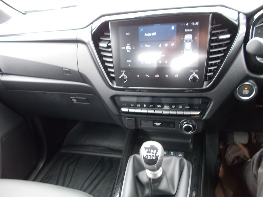Isuzu  V-Cross 