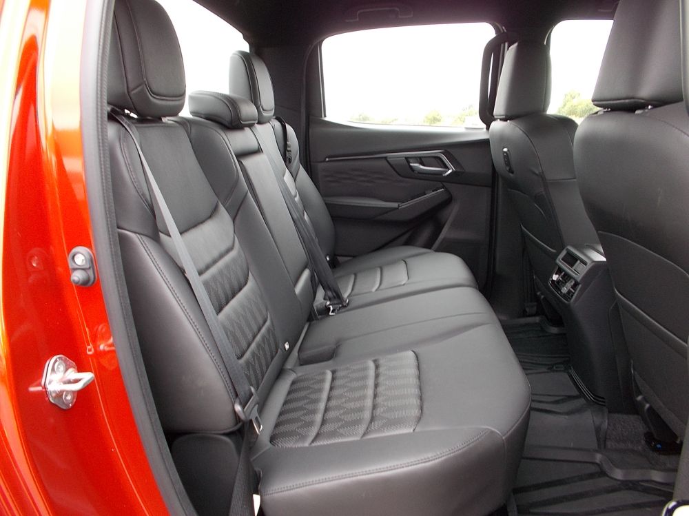 Isuzu  V-Cross 