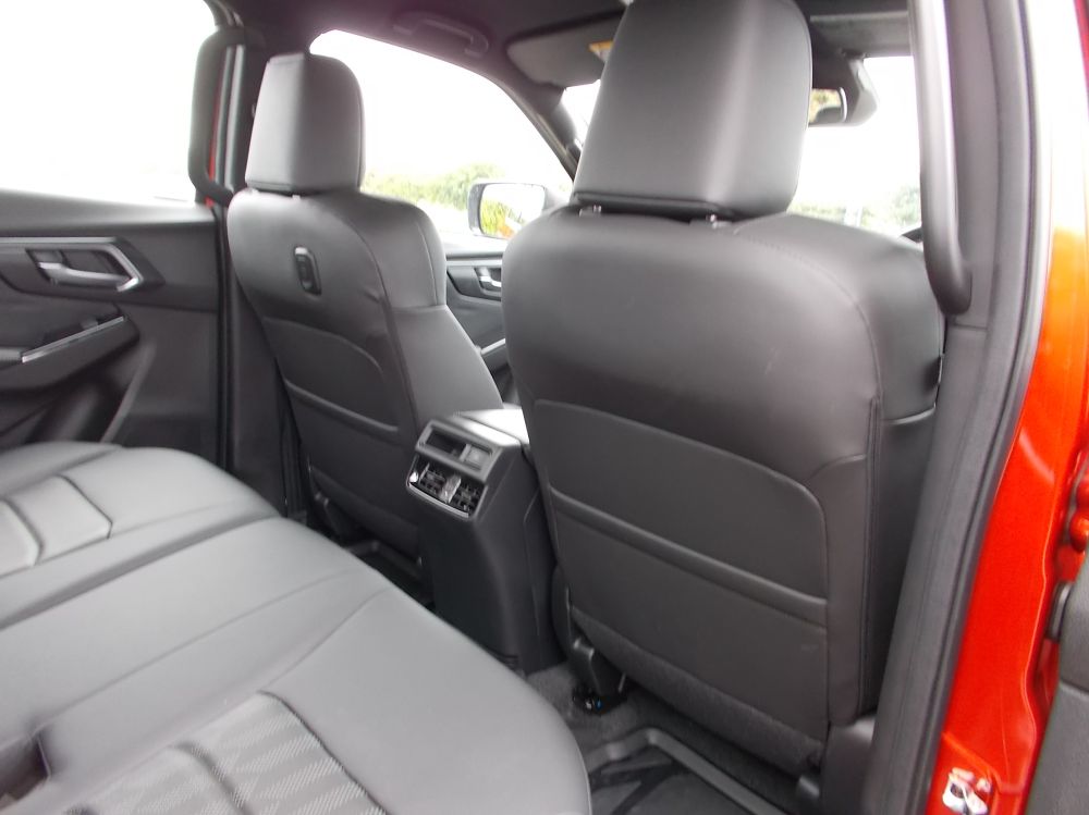 Isuzu  V-Cross 