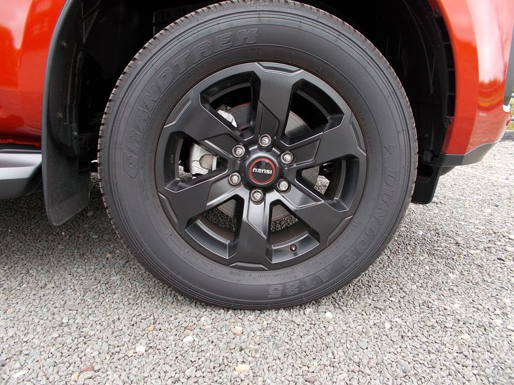 Isuzu  V-Cross 