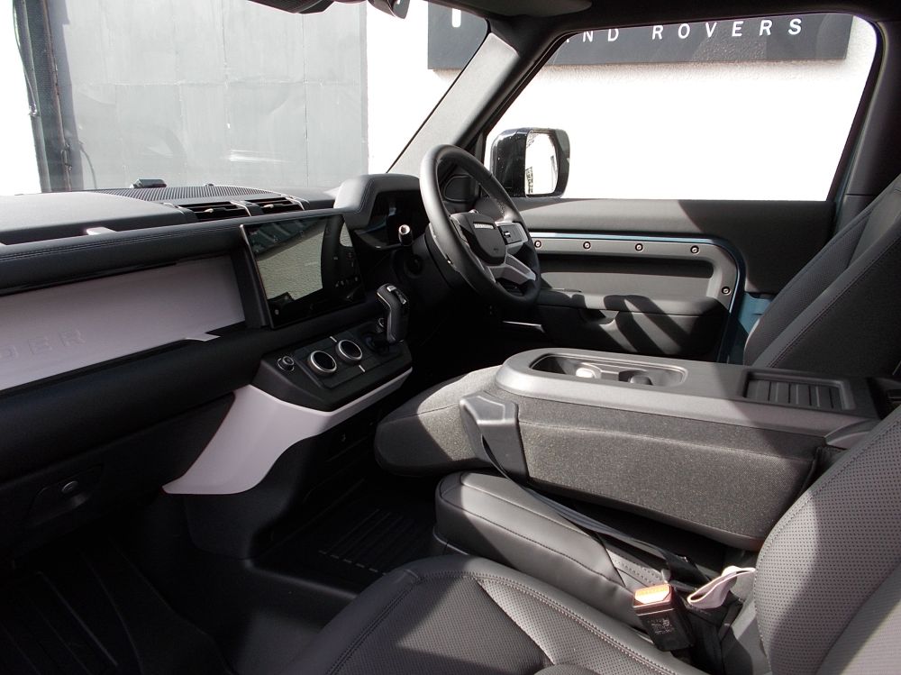 LAND ROVER DEFENDER 90