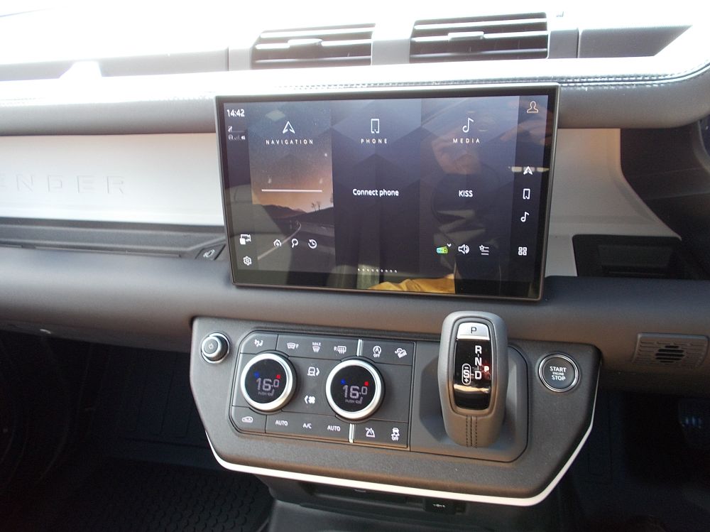 LAND ROVER DEFENDER 90