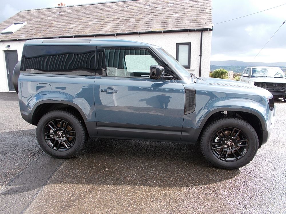 LAND ROVER DEFENDER 90
