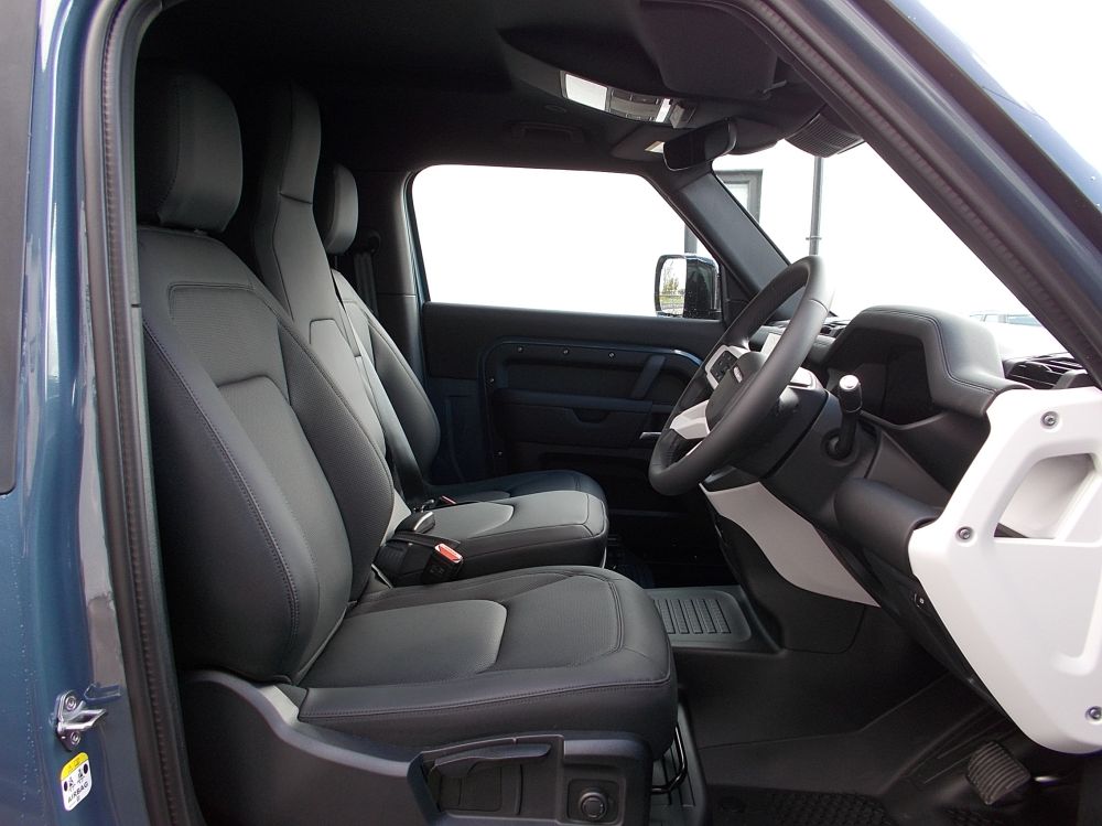 LAND ROVER DEFENDER 90