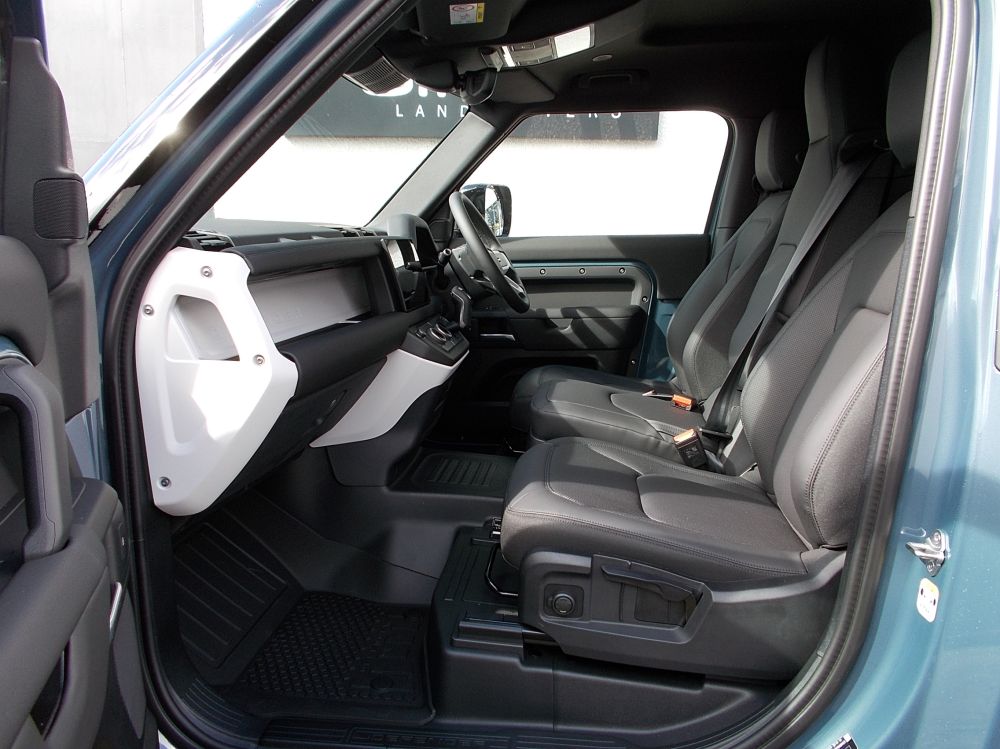 LAND ROVER DEFENDER 90